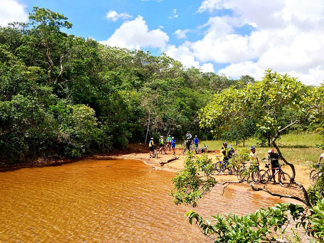 Um dos locais de acesso ao lago na Ermida Dom Bosco